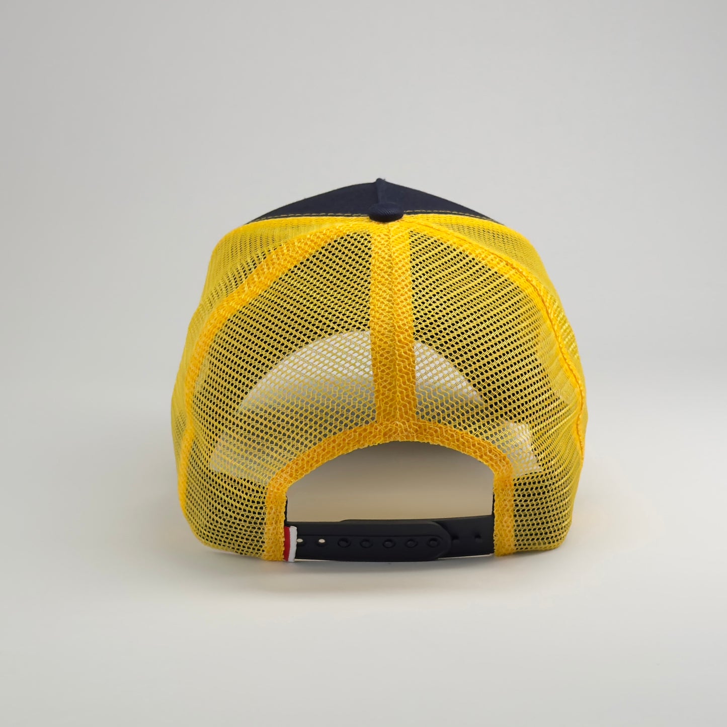 Yellow-Marine Club